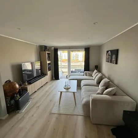 Sentral Leilighet Leies Ut Apartment *